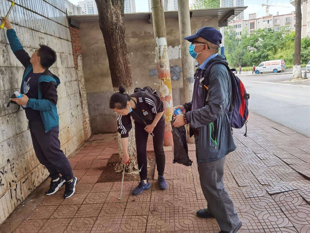 唐兰兰.